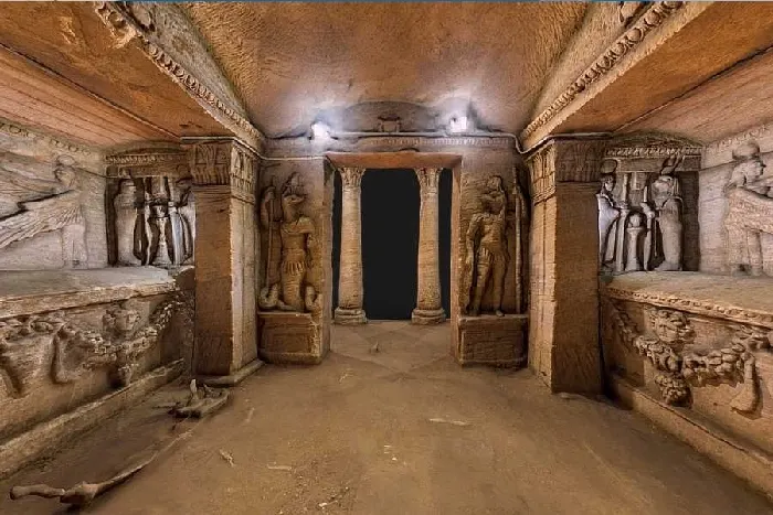 Catacombs of Kom El Shoqafa - Things to See in Alexandria