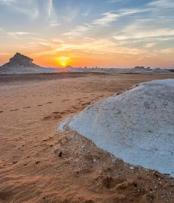 White Desert with Bahariya Oasis Adventure 