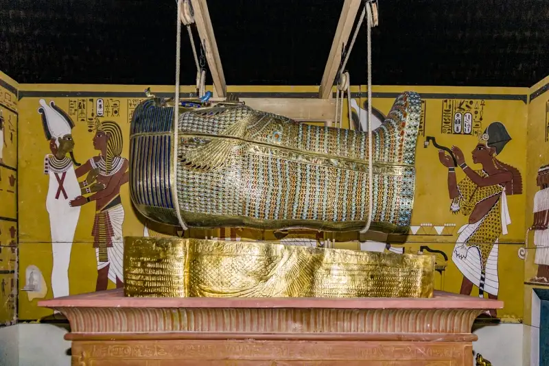king tut's sarcophagus, King Tutankhamun Facts