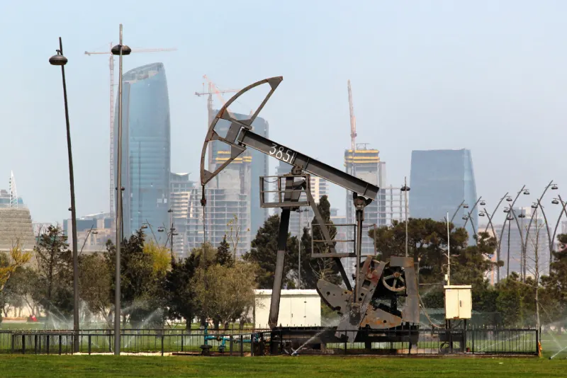 oil-pumpjack-in-baku 