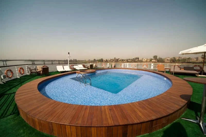 ファラーナイルクルーズのプール