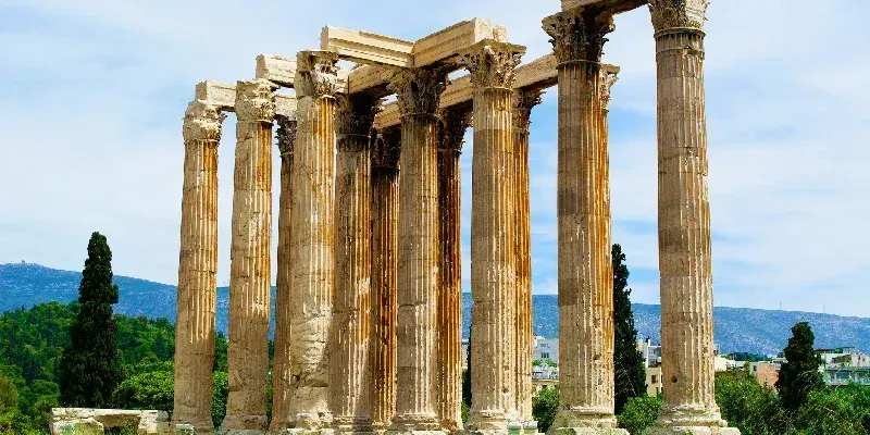 Ruinas del antiguo templo de Zeus, Atenas, Grecia.