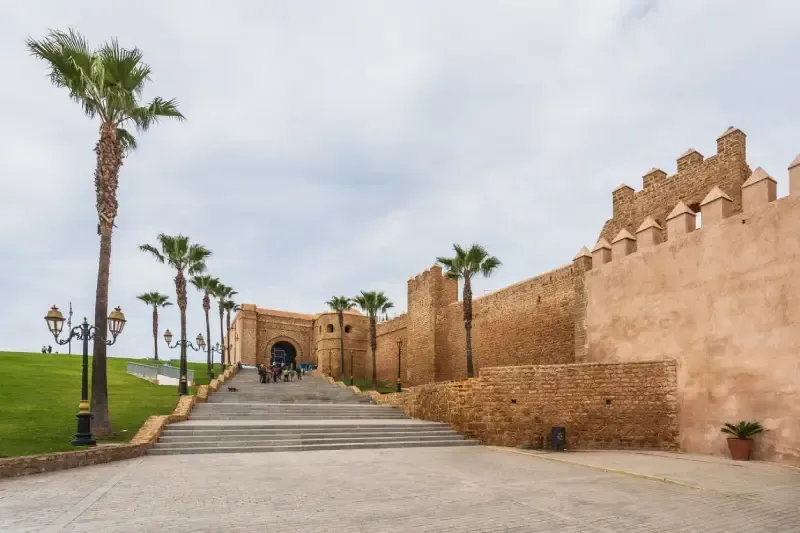 escadaria-e-portao-de-entrada-da-kasbah-dos-oudaias
