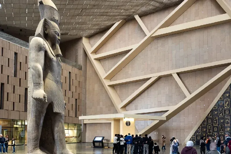 Das Große Ägyptische Museum, auch bekannt als Giza-Museum, ist ein archäologisches Museum in Giza, Ägypten.