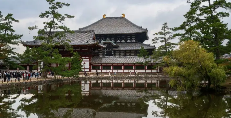 Sala del Grande Buddha e il Todai-ji Chumon