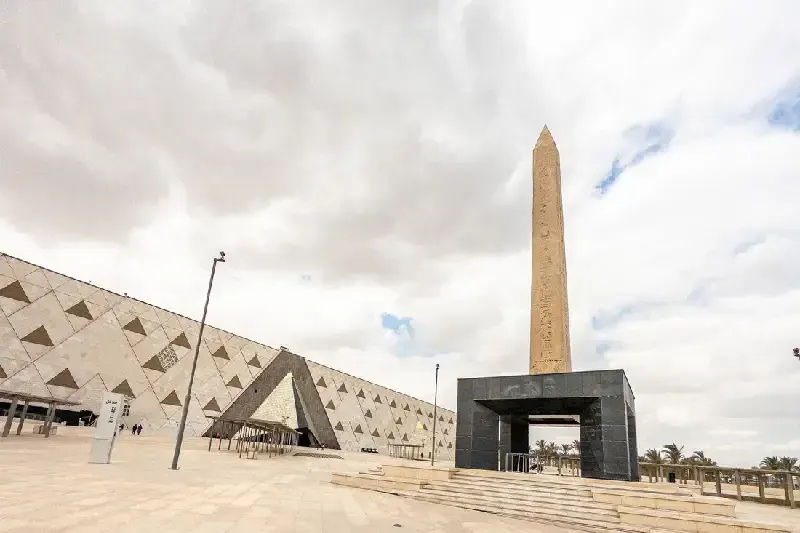 Das Grand Egyptian Museum, auch bekannt als Giza Museum, ist ein archäologisches Museum in Gizeh, Ägypten