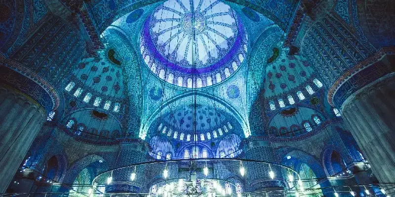 interior-de-la-mezquita-azul