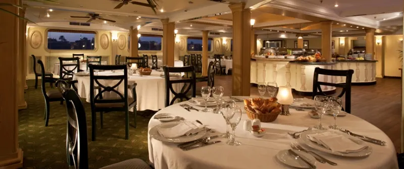 ソネスタムーンゴッデッスナイルクルーズのレストラン