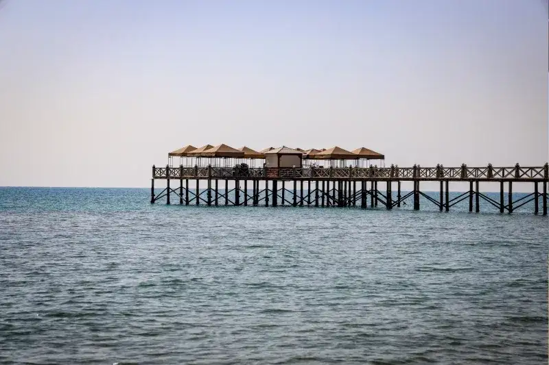 Küstenlinie von Ain Sokhna an der westlichen Seite des Roten Meeres in Suez, Ägypten