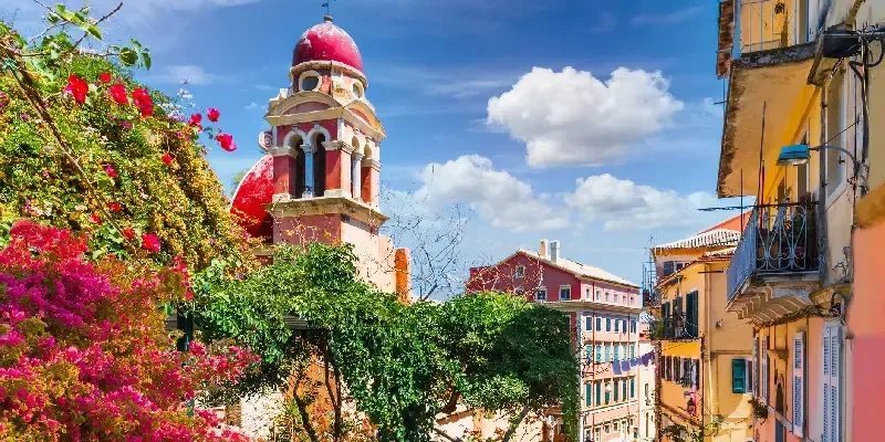 Paisaje del casco antiguo de Kerkyra, capital de la isla de Corfú, Grecia.