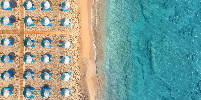 Vista aérea de la famosa playa de Vai con palmeras (Lasithi, Creta Oriental, Grecia).