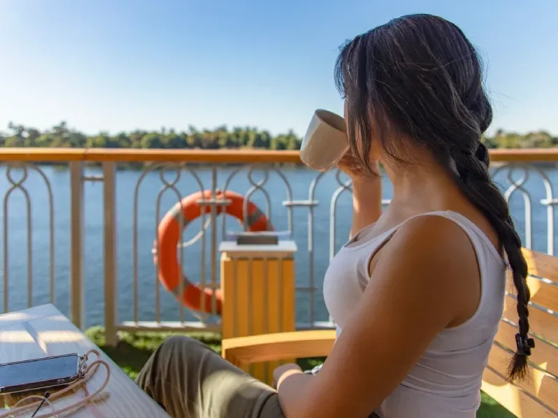 Ragazza a bordo di Una Crociera Nilo 