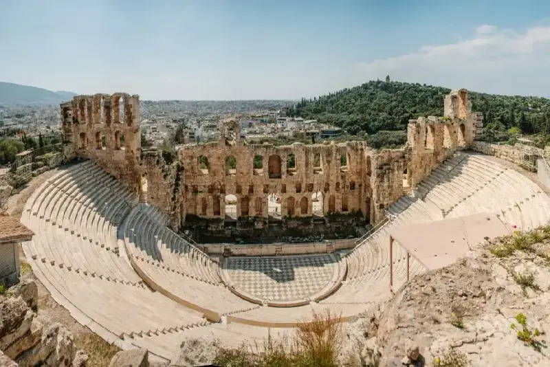 el-teatro-de-herodes-atico-en-atenas-grecia-al-pie-de-la-colina-de-la-acropolis