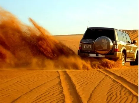 Safari en Jeep 4X4 durante la puesta del Sol