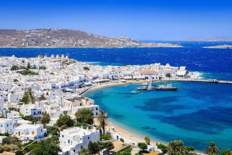 vista-panoramica-de-la-ciudad-de-mykonos-islas-cicladas
