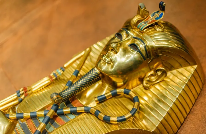 golden mask of tutankhamun, King Tutankhamun Facts