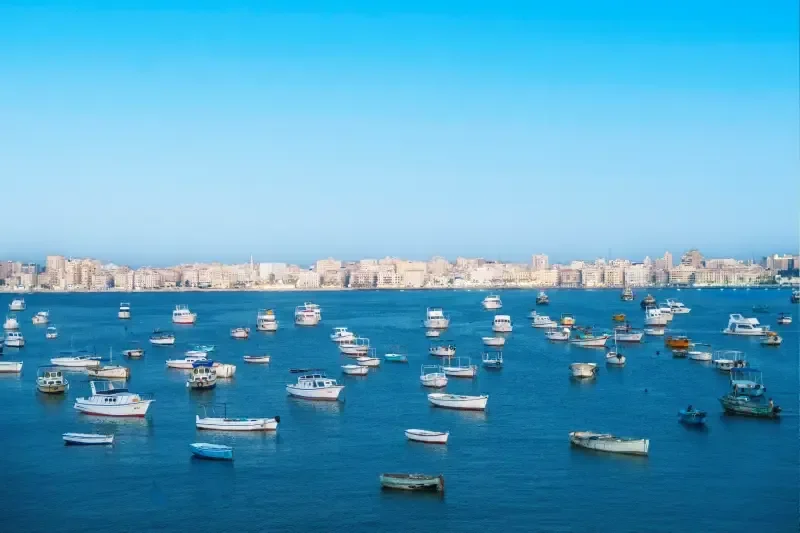 Dutzende Fischerboote im Mittelmeer vor Anker – Alexandria, Ägypten