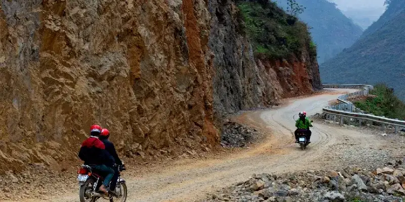 Motocicletas en las montañas del norte de Vietnam.