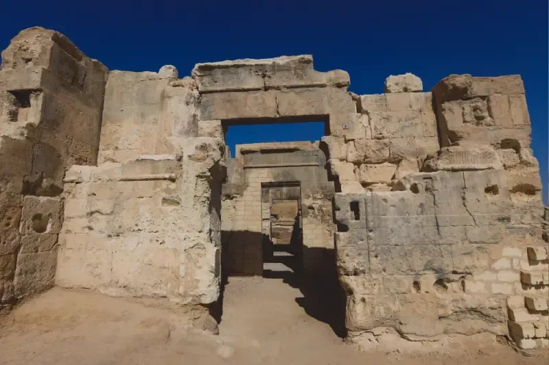 Panoramablick auf die einzigartigen und antiken Ruinen des Amun-Tempels in der Oase Siwa