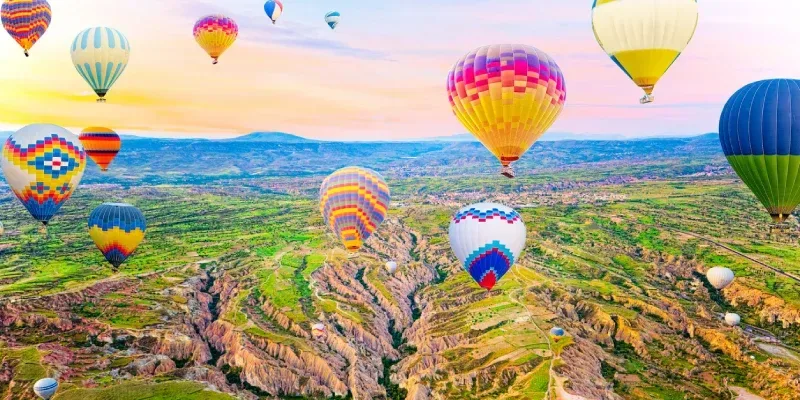 vista-increíble-de-globos-en-capadocia