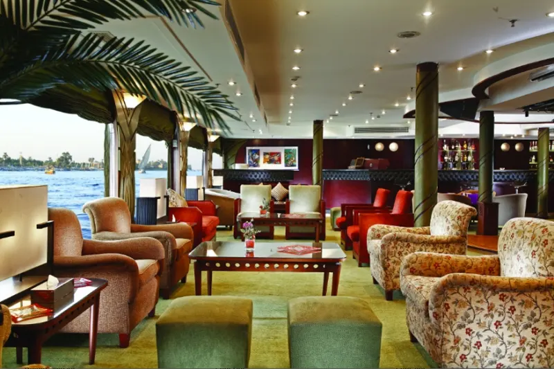 アマルコナイル川クルーズのラウンジ