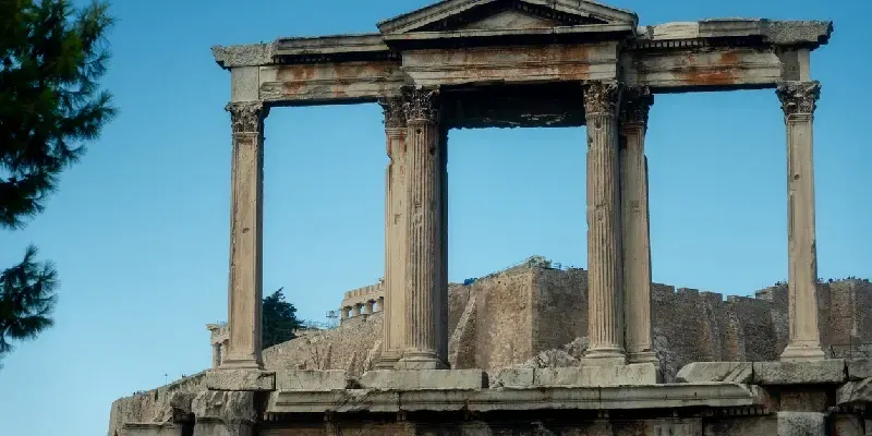arco-de-adriano-en-atenas-puerta-monumental-de-la-epoca-romana