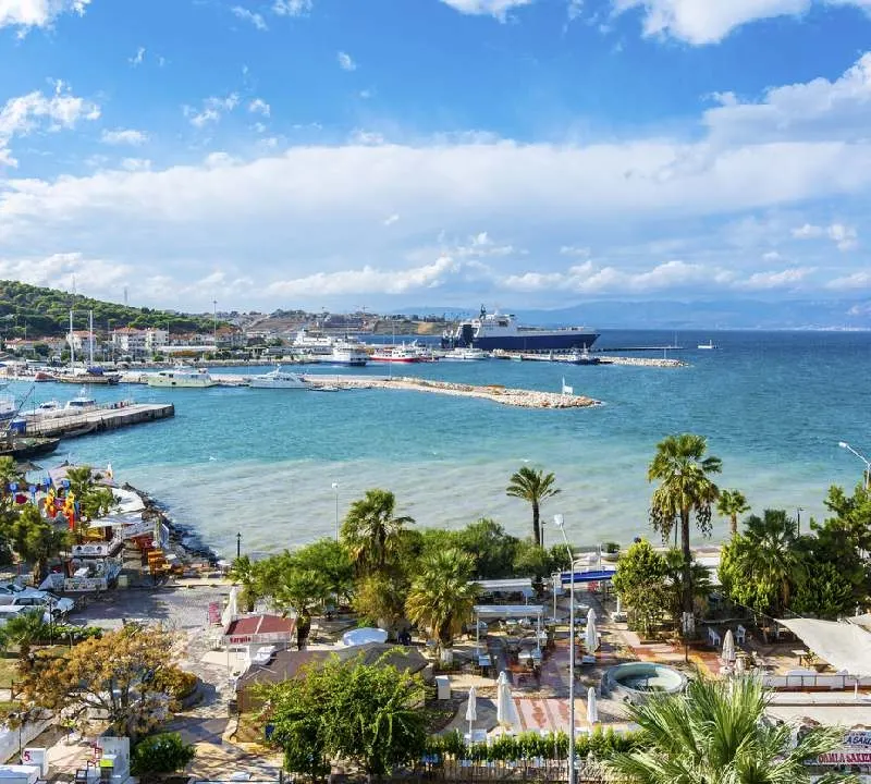 Vista da cidade de Cesme do Castelo de Cesme