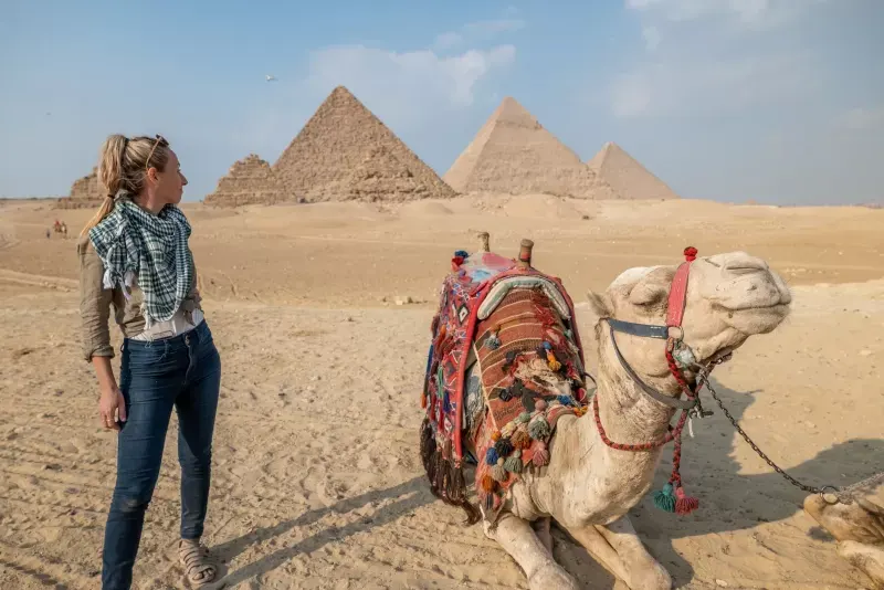 Passeio de Camelo nas Pirâmides de Gizé