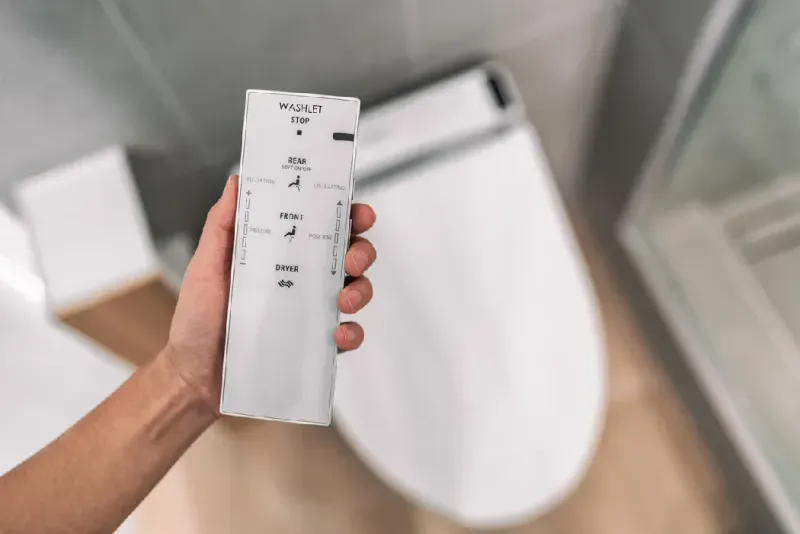 Inodoro japonés inteligente con bidé automático (washlet) y control remoto