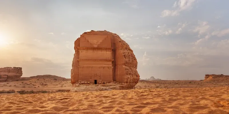 Tumba Lihyan, hijo de Kuza o Qasr al-Farid en Hegra, Arabia Saudita