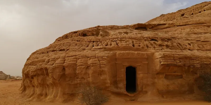 Ciudad vieja de Al Ula, Arabia Saudita, La civilización de las tumbas nabateas o nabateas en Madain Saleh en Al Ula - Qasr al-Farid.
