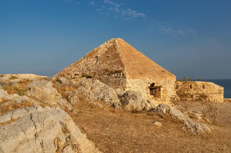Ruinen des Schießpulverlagers in der Festung Fortezza in Rethymno, Kreta, Griechenland.