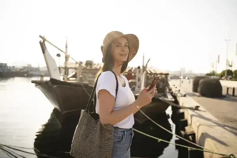 una turista  a Diera , Dubai Creek 