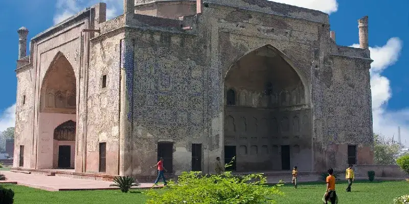Chini Ka Rauza, Agra, Uttar Pradesh, India.