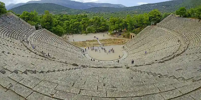 teatro-antiguo-de-epidauro-en-argolida-peloponeso-grecia-patrimonio-mundial-de-la-unesco