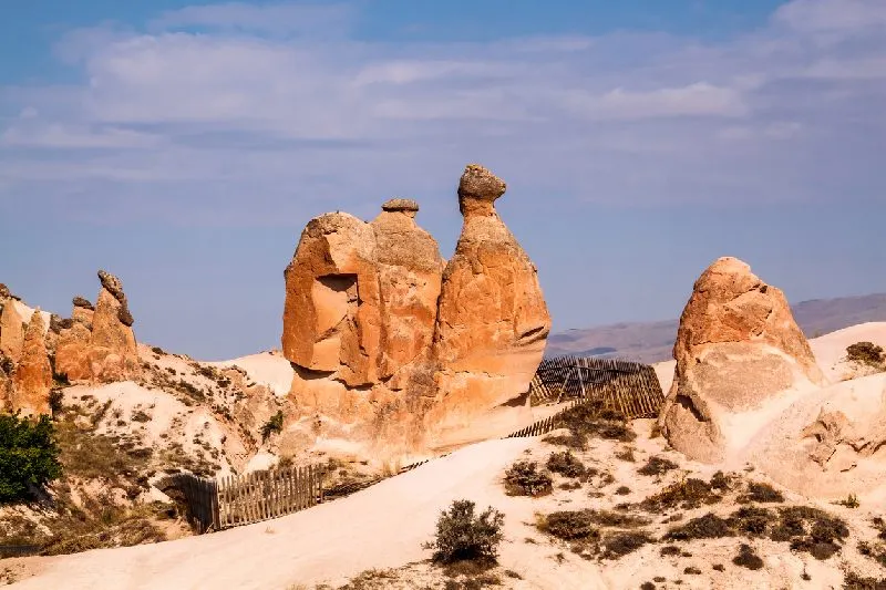 la roca de camello en valle de devrent