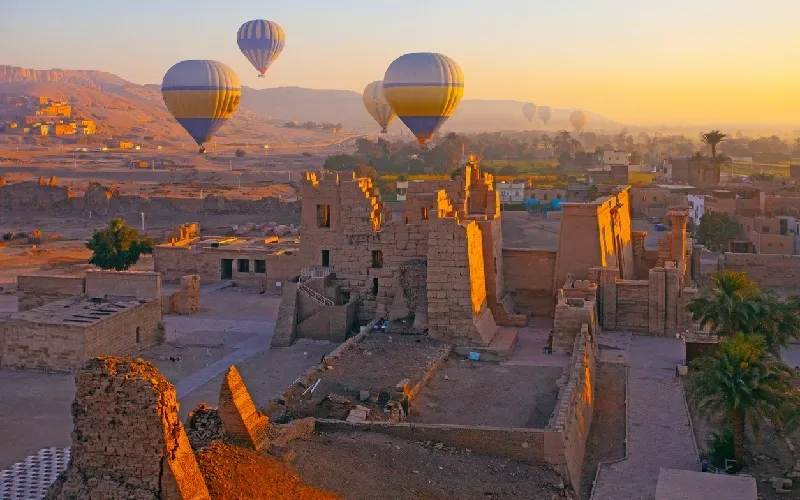 Activité Égypte - Vol en montgolfière au lever du soleil au-dessus de la Vallée des Rois à Louxor
