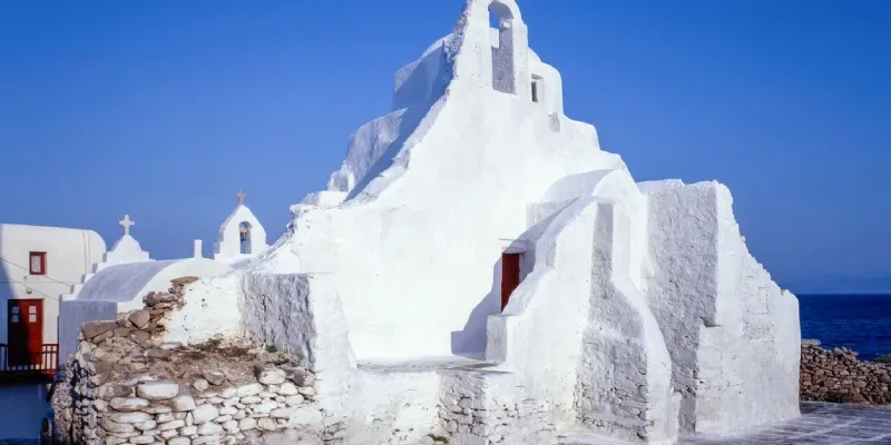 iglesia-de-paraportiani-en-la-ciudad-de-mykonos