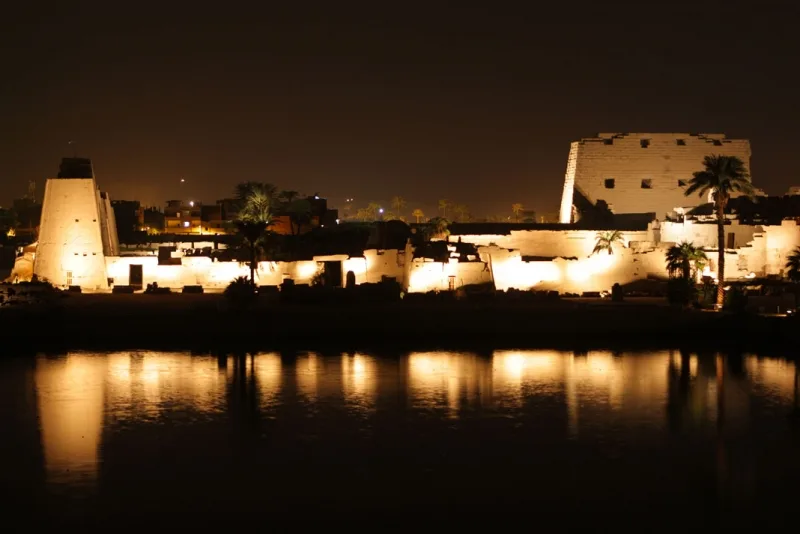 Ton- und Lichtshow im Karnak Tempel