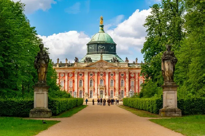 Neues Palais im Park Sanssouci in Potsdam mit barocker Architektur