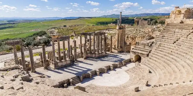 El teatro en las ruinas romanas de Dougga, Túnez
