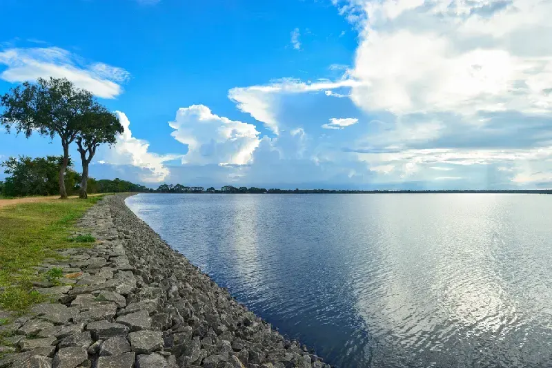 Beautiful panoramic view of the Tissa Wewa 