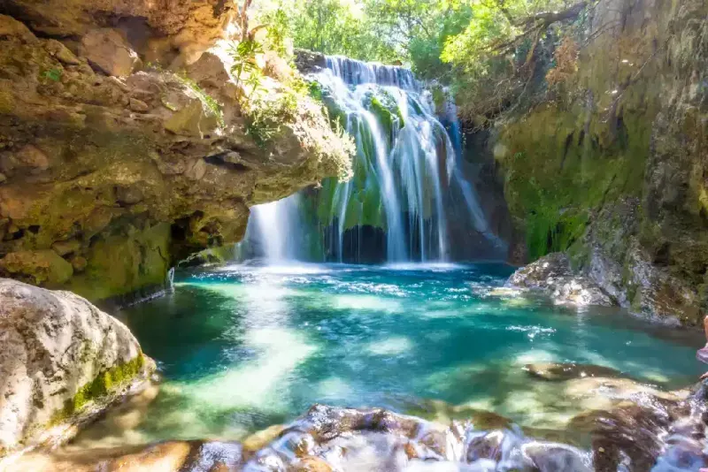cascada-de-akchour-en-el-parque-nacional-de-talassemtane-marruecos