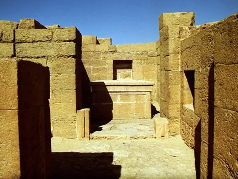 Rovine di Karanis tra le sabbie dorate dell'oasi del Fayoum