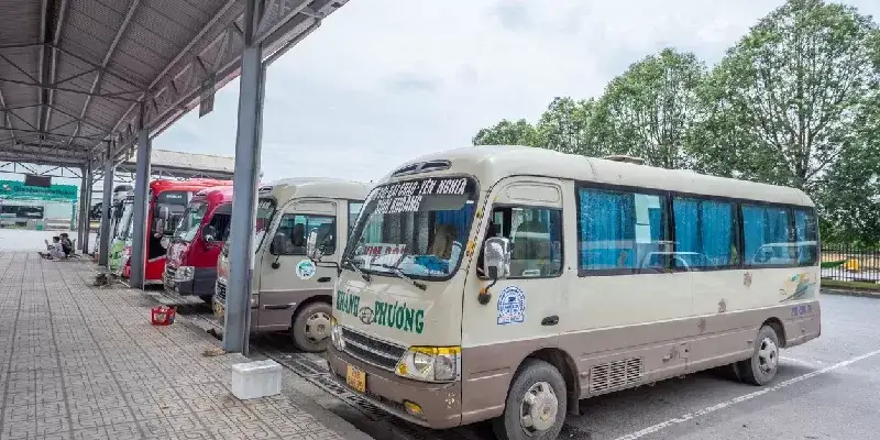 Estación de autobuses Yen Nghia en Hanói, Vietnam.