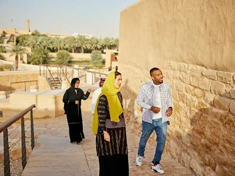 Viajar a Arabia Saudita siendo Mujer: Mitos y Verdades 2026
