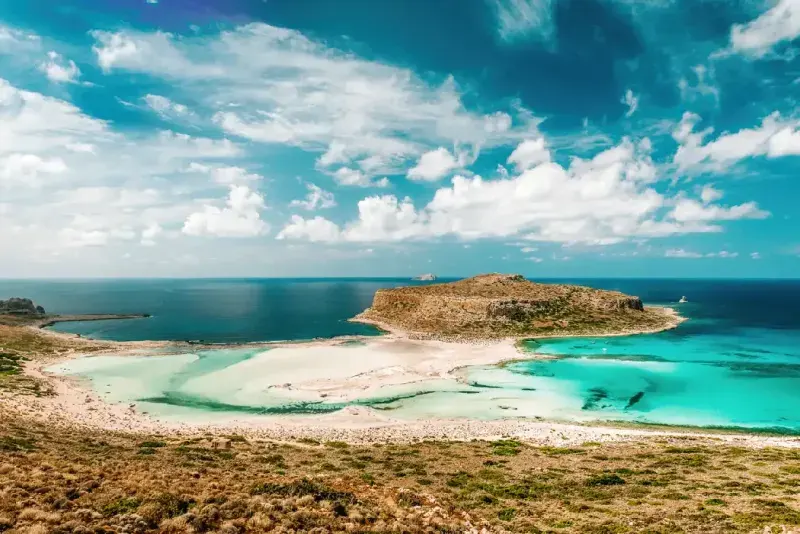 isla-tropical-de-balos-rodeada-por-aguas-turquesa-cristalinas-en-creta-grecia