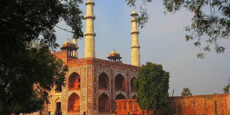 Sikandra en Agra, India, época del emperador mogol Akbar.