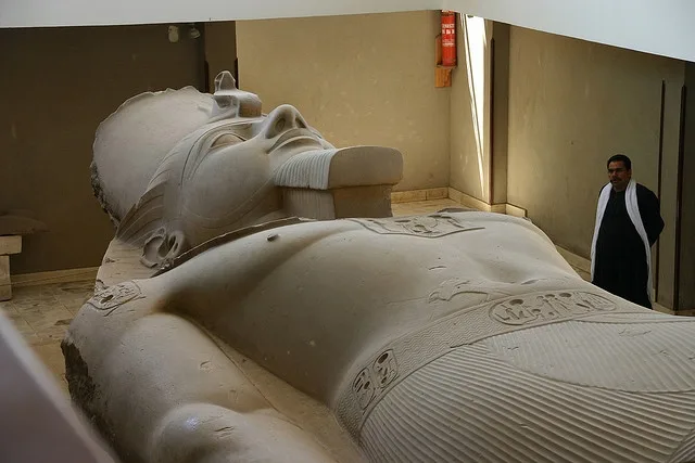 メンフィス博物館のラムセス2世の巨像