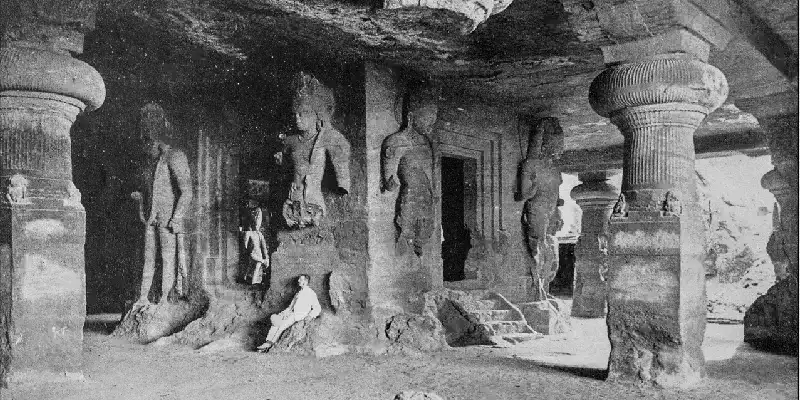 Foto antigua en blanco y negro: Cuevas de Elephanta, Bombay